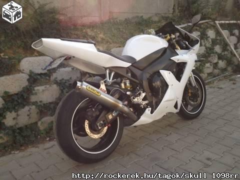 Yamaha_Yzf_R1_8105821424