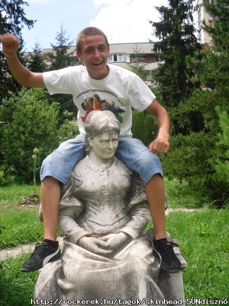valami ol szobron Kolozsvron :D
