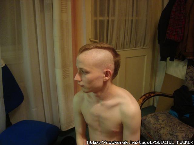ez nem punk frizk!!!!!!!