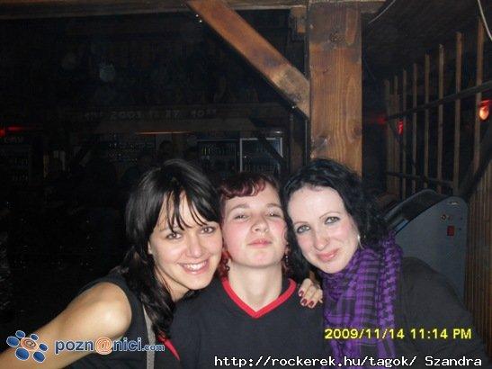 anetta,n s zsuzsi koncerton,j buliii volt :D