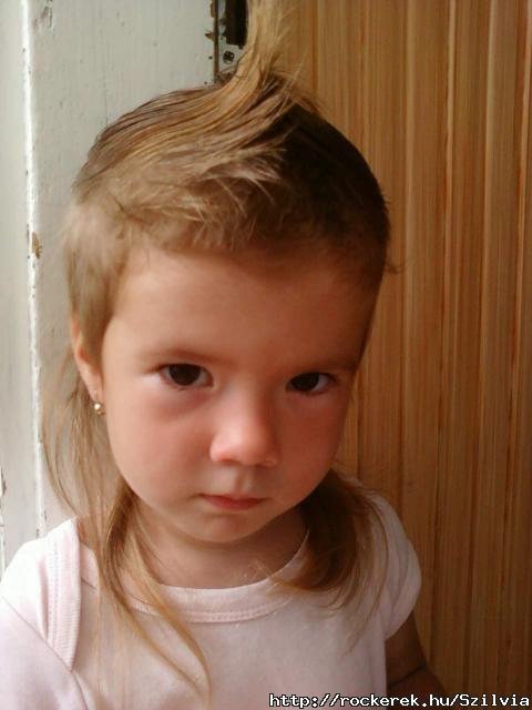 miutn kelme sajt magnak levgta a hajt, n mg kicsit alaktottam rajta :P