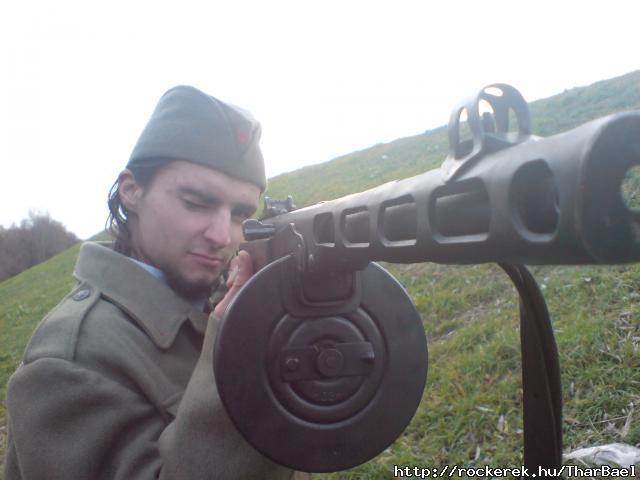 Egy filmszerep. de a PPSH eredeti fegyver volt :)