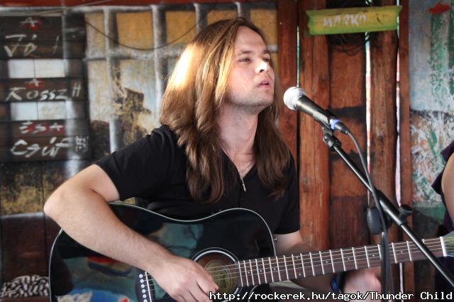 Acoustic live