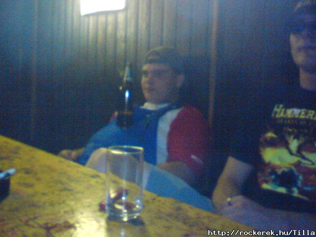 Serts... minek neki asztal...:D