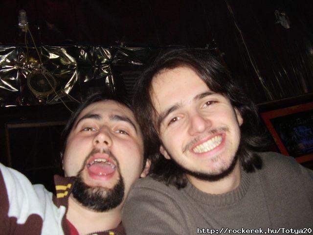 Jobbra Karesz balra + Szerny Szemlyem xD