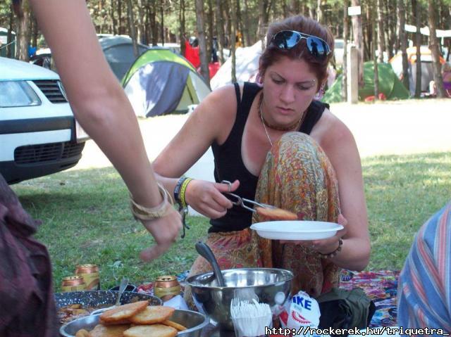 Ellttuk a npet tpllkkal :))