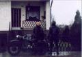A motorozs csaldban marad :D
