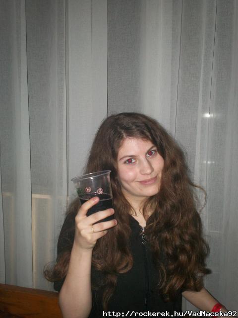"..Tged kereslek mindenhol,des alkohol.." :)