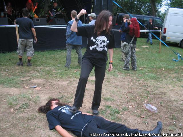 Akela Falka-tbor, 2007. aug. "Itt krem szpen, farkas-trvnyek uralkodnak!" :)