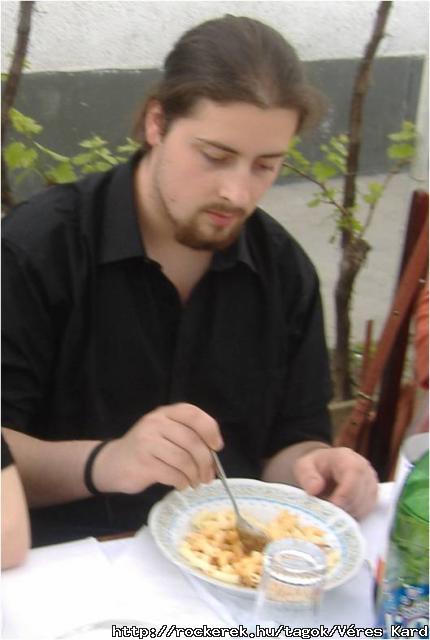 Rges-rgen hossz hajjal... 😂 (2006)