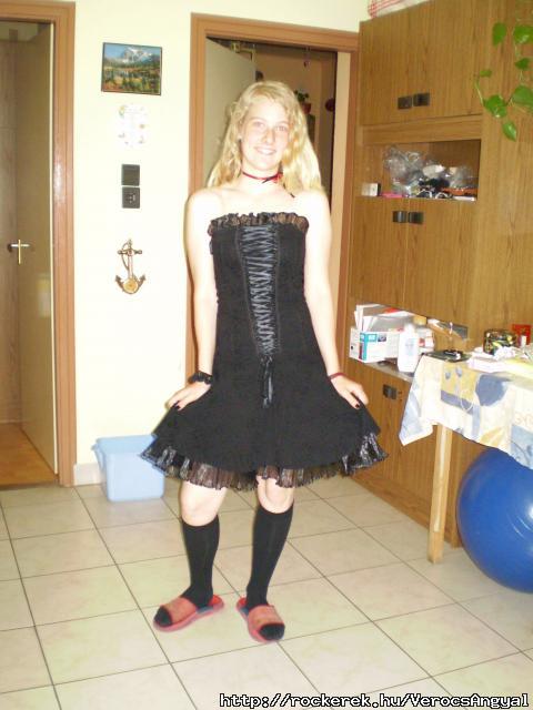 Goth-loli ruhmban.^^(A papucsom azrt nagyon ottvan!XD)