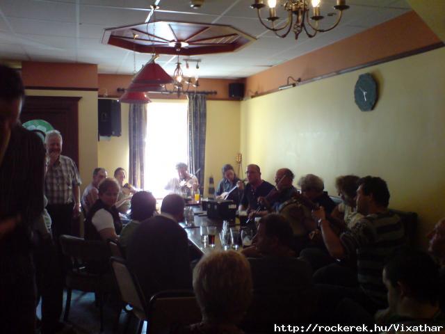 lzene a Molloy pub-ban