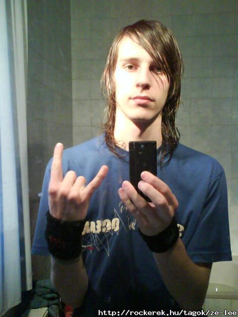 \m/_
