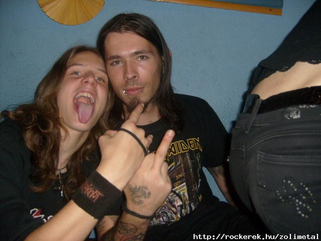 Kriss n s egy picsa :)